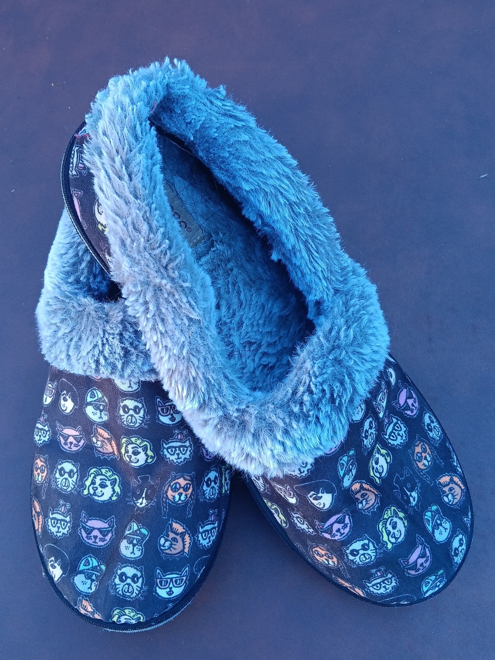 BOBS from Skechers Women's Black Too Cozy Cat Ages Faux-Fur Lined Slippers 9.5